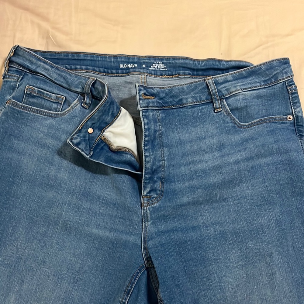 Old Navy high-rise Rockstar Super Skinny jeans with secret Slim pockets
